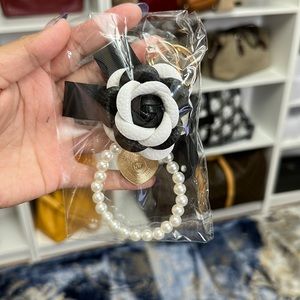 CAMELLIA BAG CHARM BLACK AND WHITE
